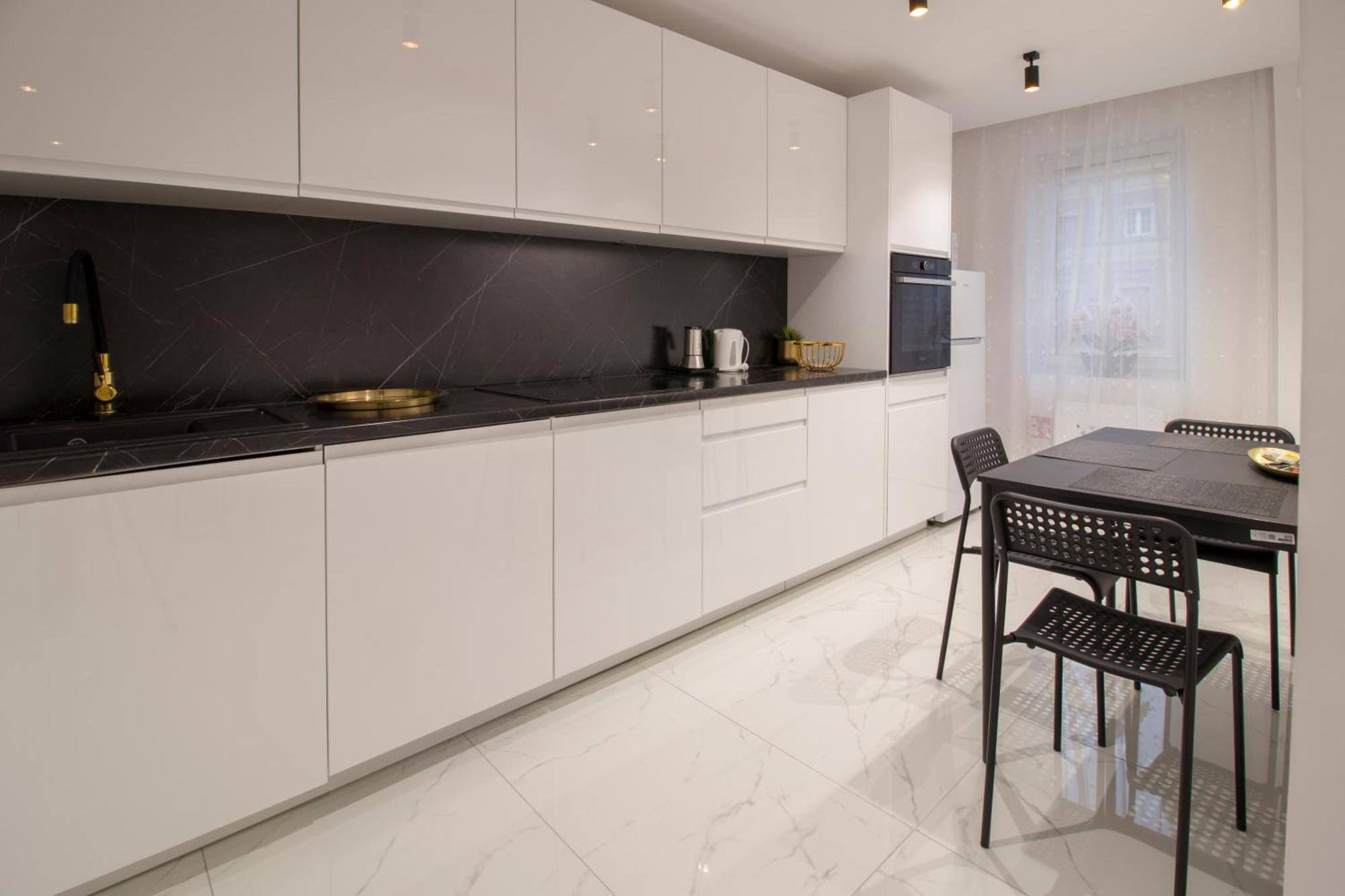 Golden Prestige Apartment *